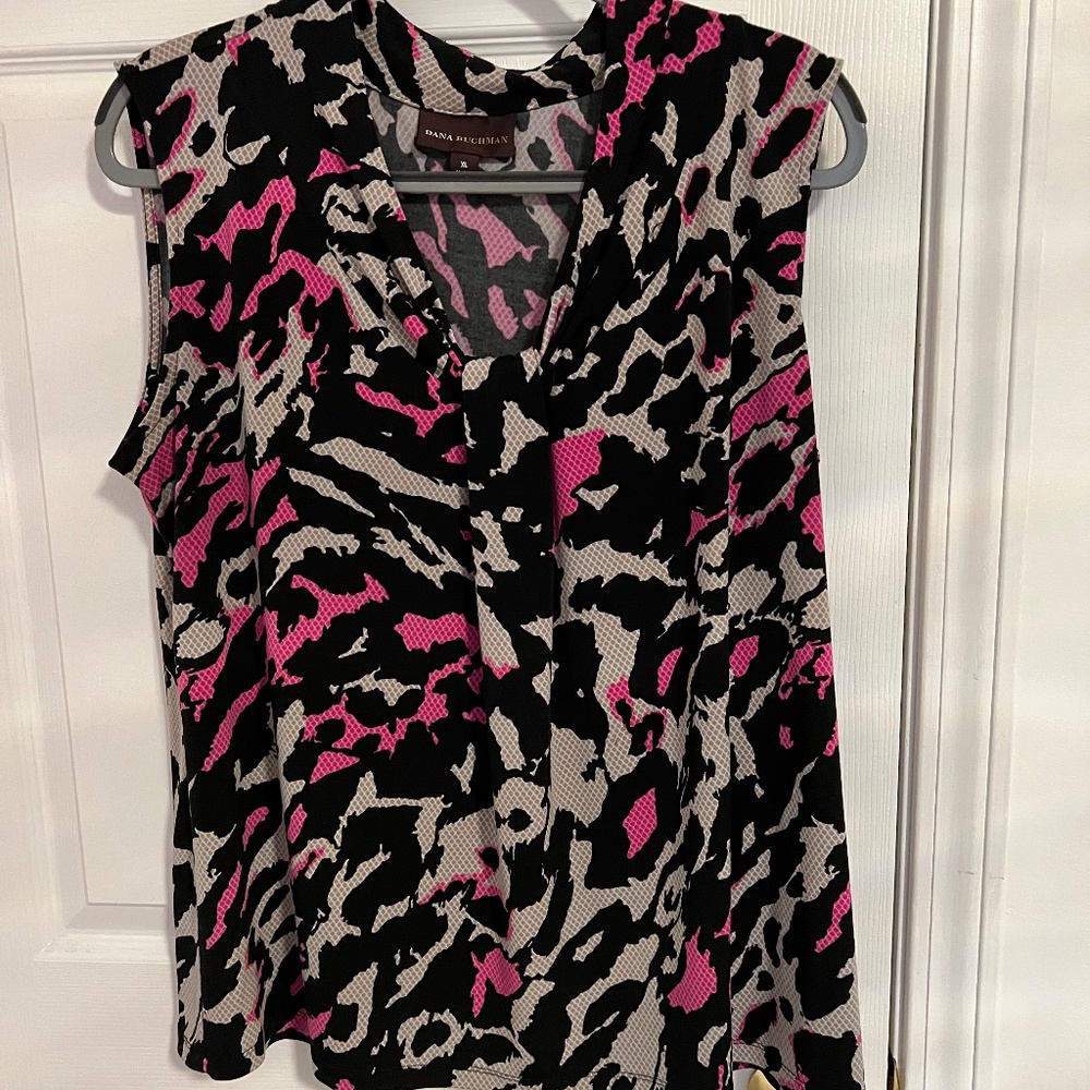 Dana Buchman V-Neck Top